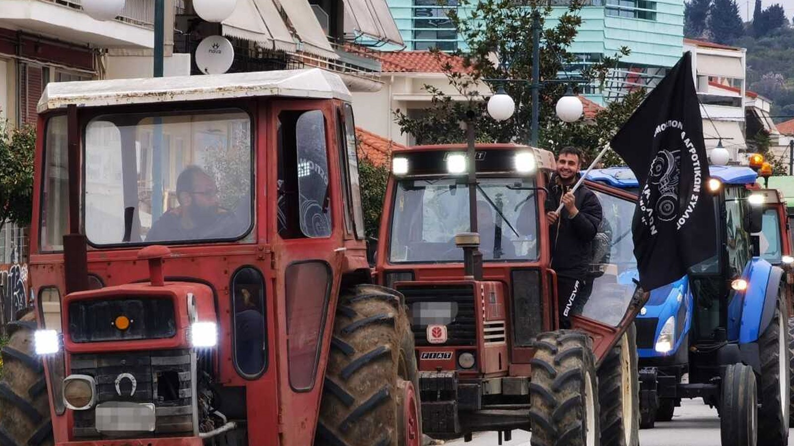 Μπλόκα με τρακτέρ στις ματωμένες ράγες